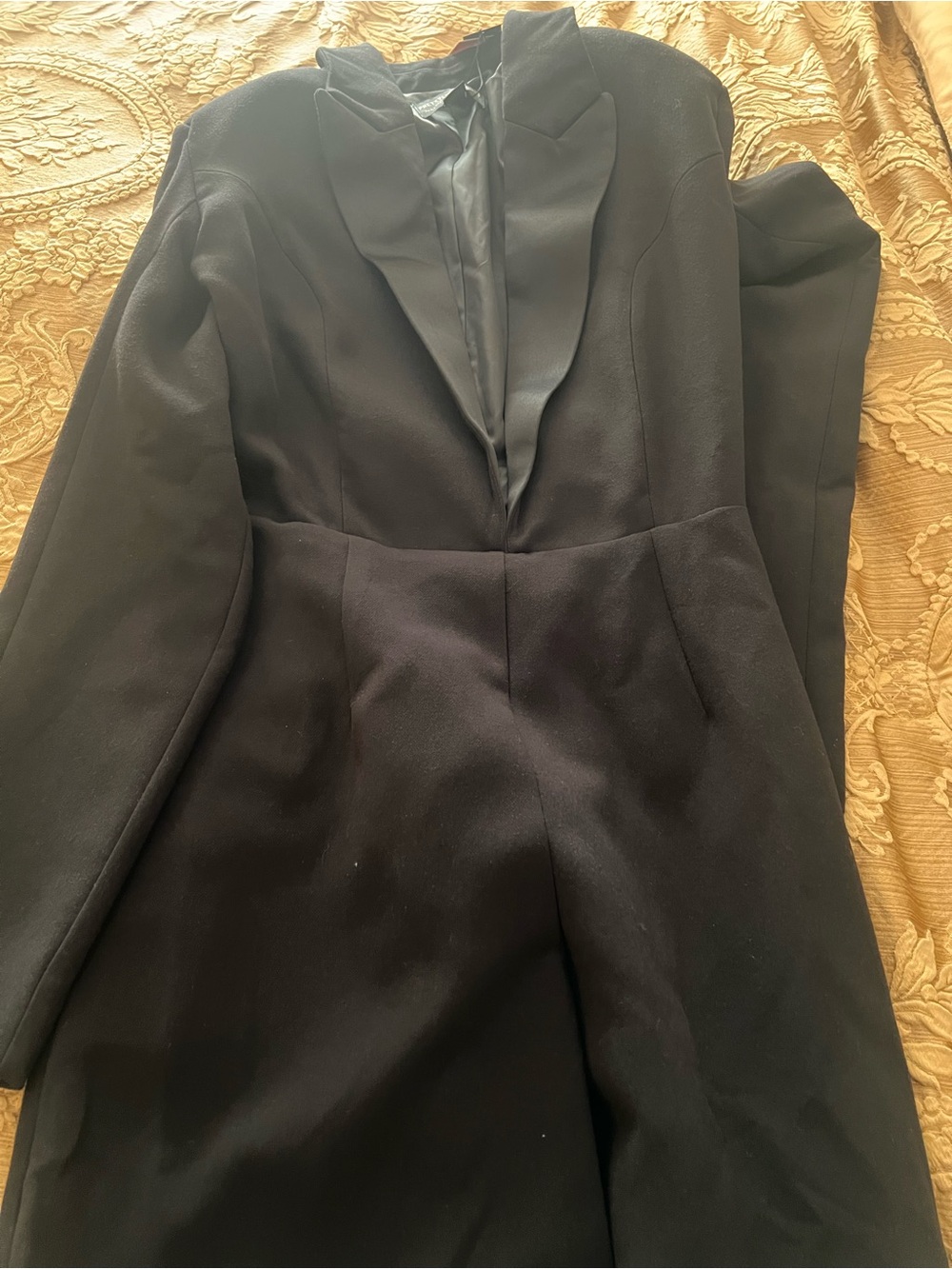 PrettyLittleThing Black Deep V Tailored Jumpsuit - Picture 3 of 4